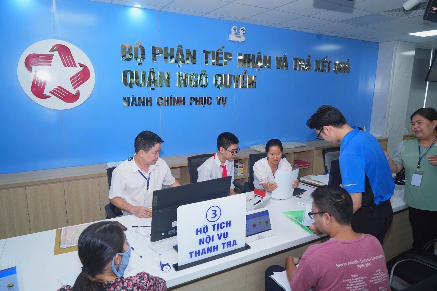 Đơn giản hóa giấy tờ khi thực hiện thủ tục hành chính,  đẩy mạnh dịch vụ công trực tuyến