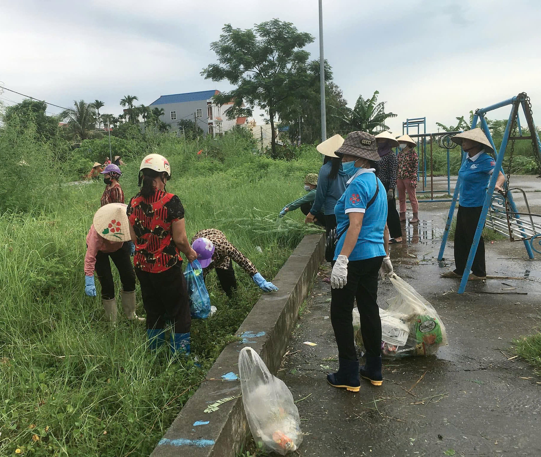 Phụ nữ huyện Kiến Thụy chung tay bảo vệ môi trường