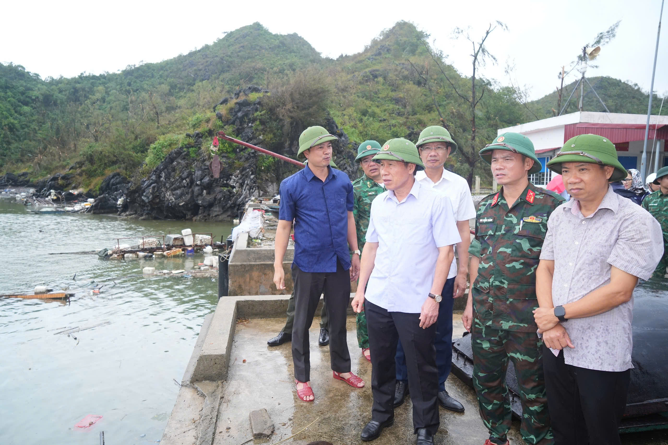 Bí thư Thành ủy động viên, kiểm tra công tác khắc phục thiệt hại sau Bão số 3 tại huyện Cát Hải