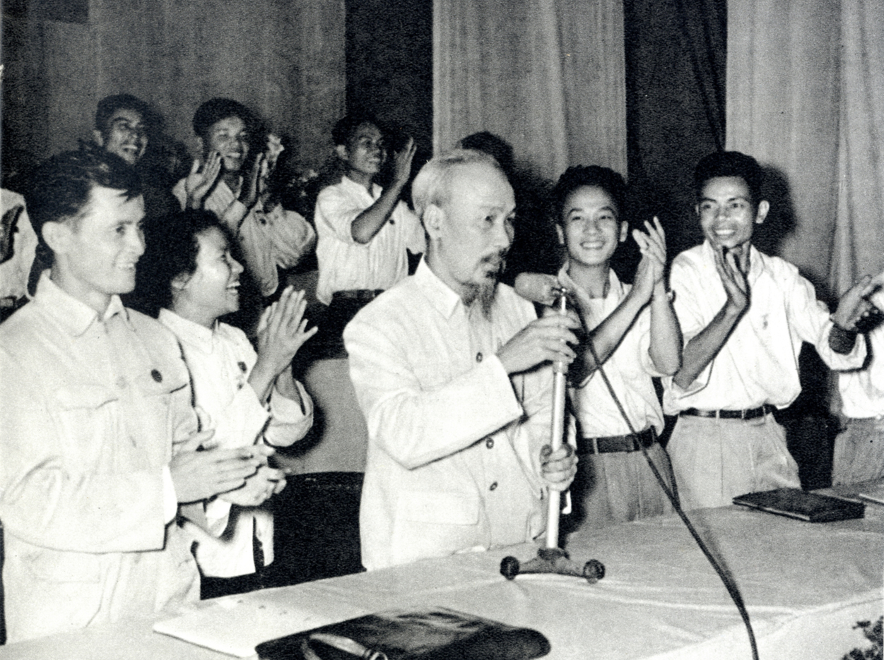 Vận dụng quan điểm của Chủ tịch Hồ Chí Minh về đào tạo, bồi dưỡng cán bộ, công chức trong giai đoạn hiện nay