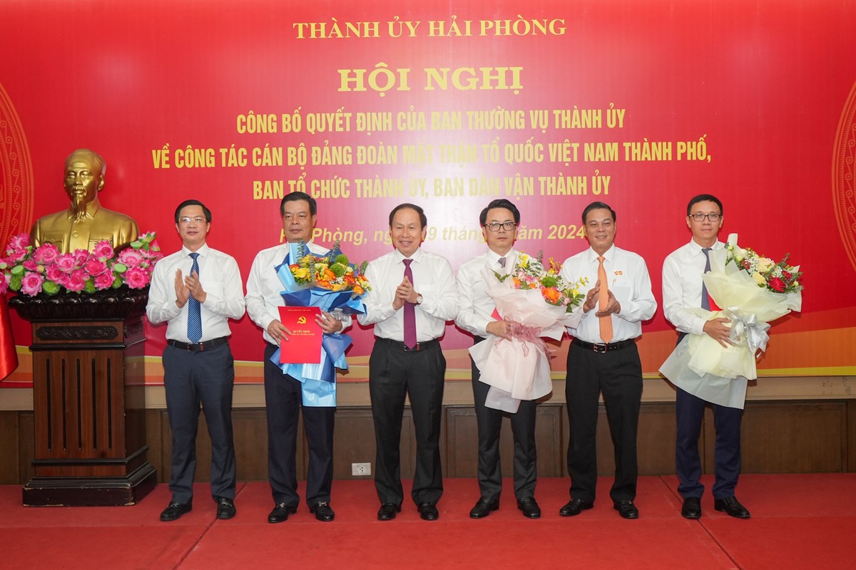 Công bố Quyết định về công tác cán bộ Đảng đoàn Mặt trận Tổ quốc Việt Nam thành phố, Ban Tổ chức Thành ủy và Ban Dân vận Thành ủy